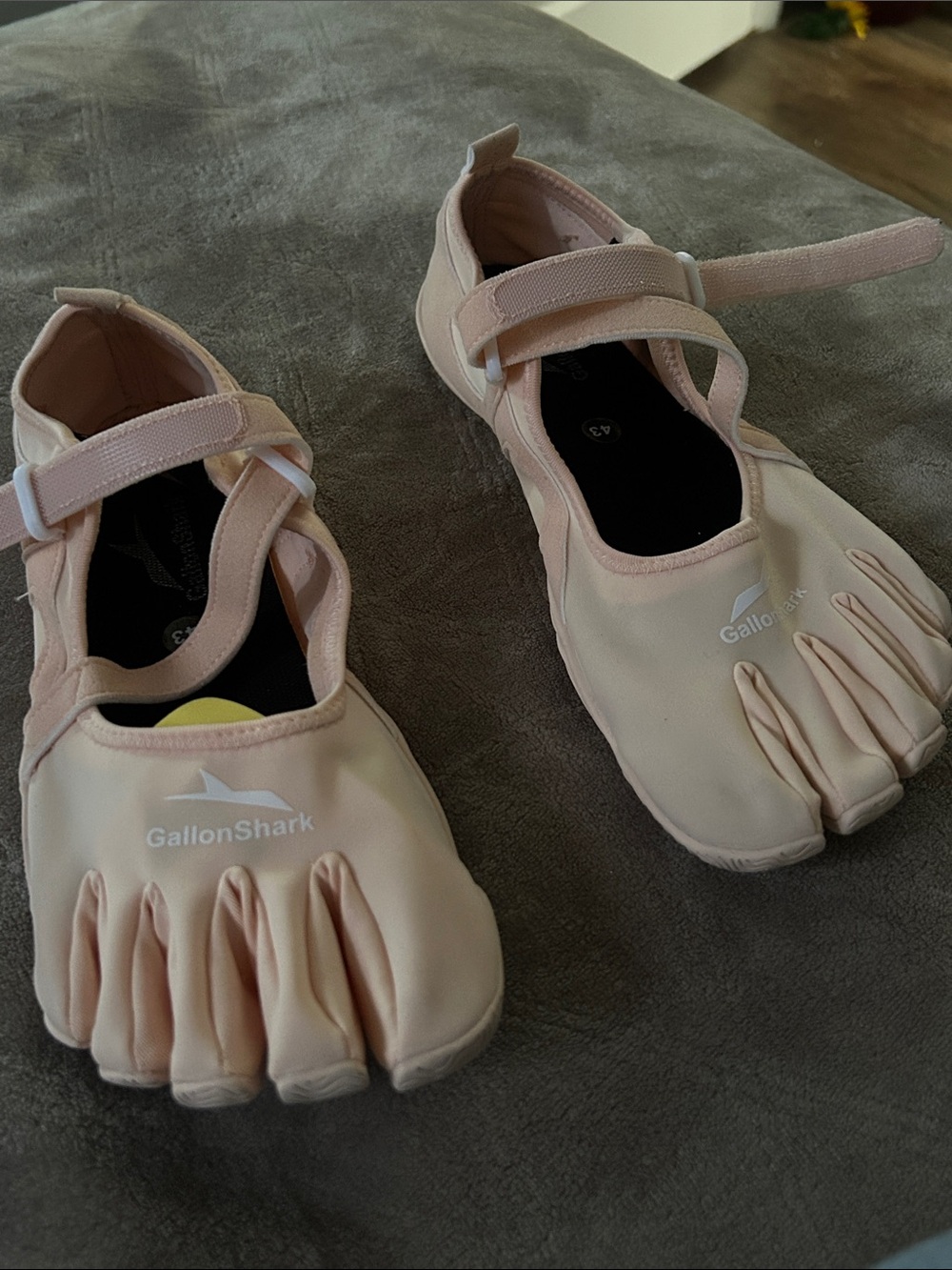 Vibram Women's Pale Pink Five-Toe Athletic Water Shoes